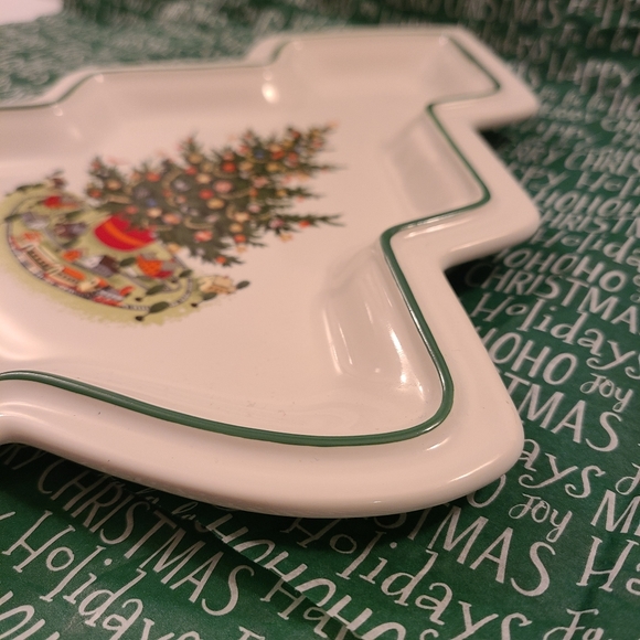 Pfaltzgraff Xmas Tree Shaped Dish 10"×9" - Picture 4 of 6
